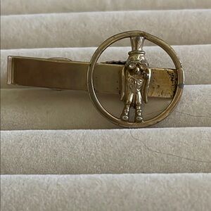 Gold Circular Owl Tie Clip Jewelry